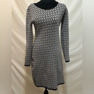 Larry Levine Women’s Black & White long sleeve dress size S